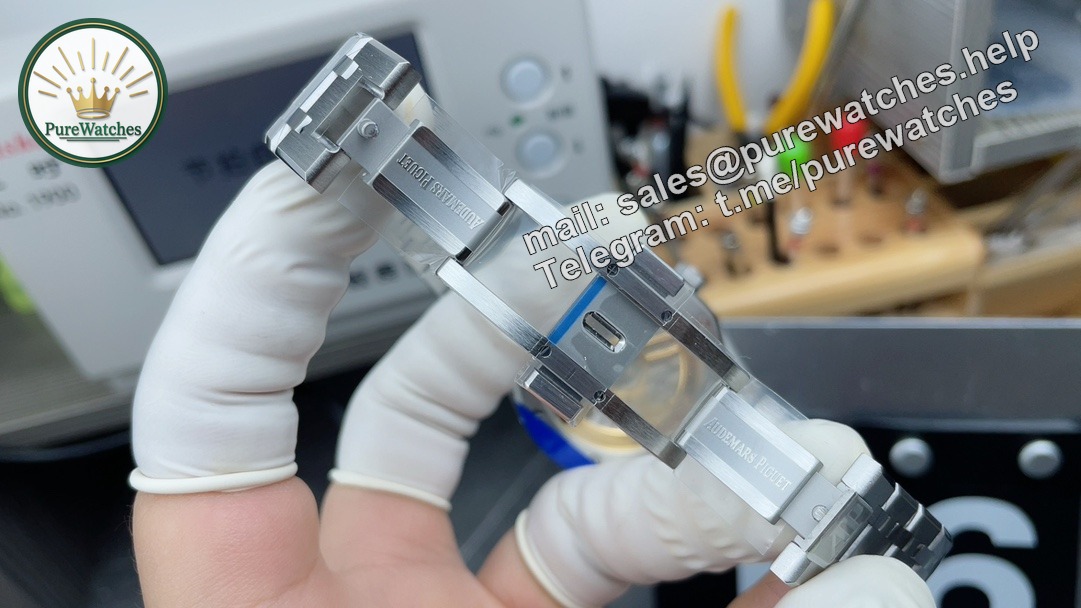 Audemars Piguet 15510 White — Royal Oak 41mm Stainless Steel with White Dial - Image 9
