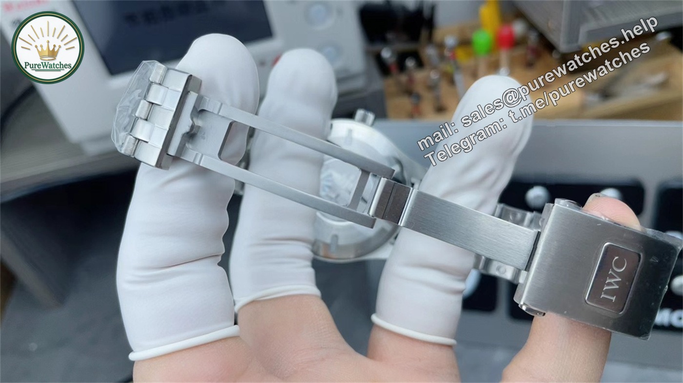 V7 Mark 20 IWC Pilot IW328208 White Dial Bracelet Edition – The Ultimate ‘NWBIG’ Super Clone - Image 6