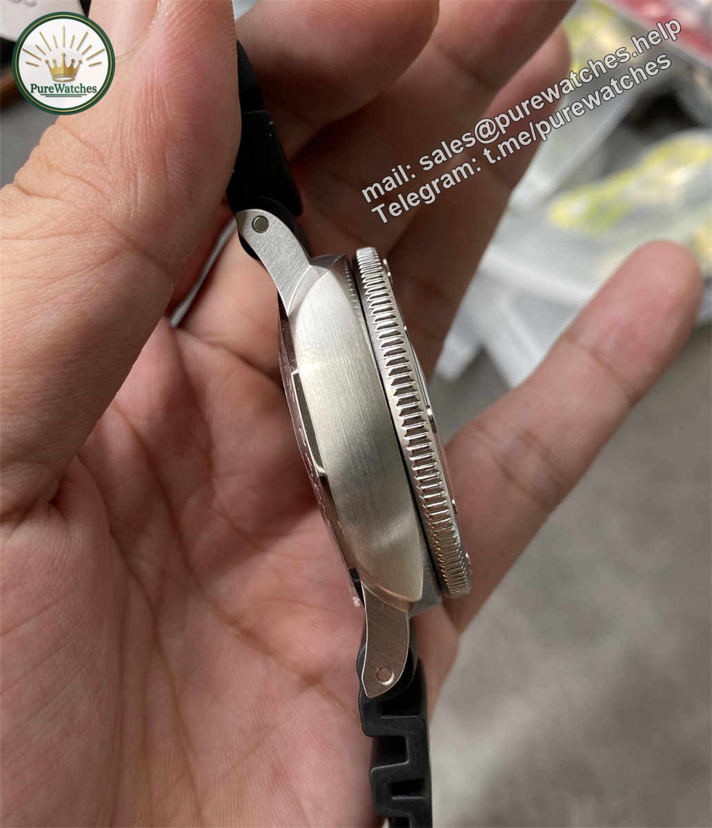 VSF Panerai PAM1323 – 44mm Submersible Replica with P.9000 Automatic Movement - Image 5