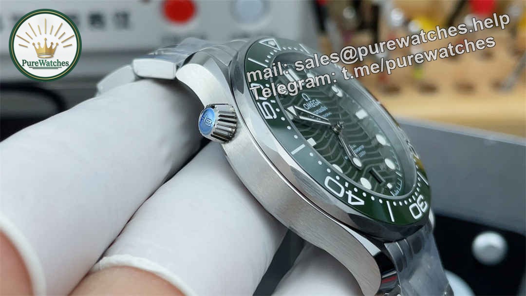 VSF Seamaster 300M Green Dial Replica – 42mm Diver Watch with Green Ceramic Bezel - Image 5
