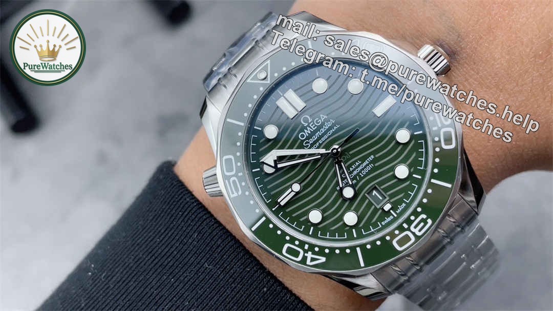 VSF Seamaster 300M Green Dial Replica – 42mm Diver Watch with Green Ceramic Bezel - Image 9