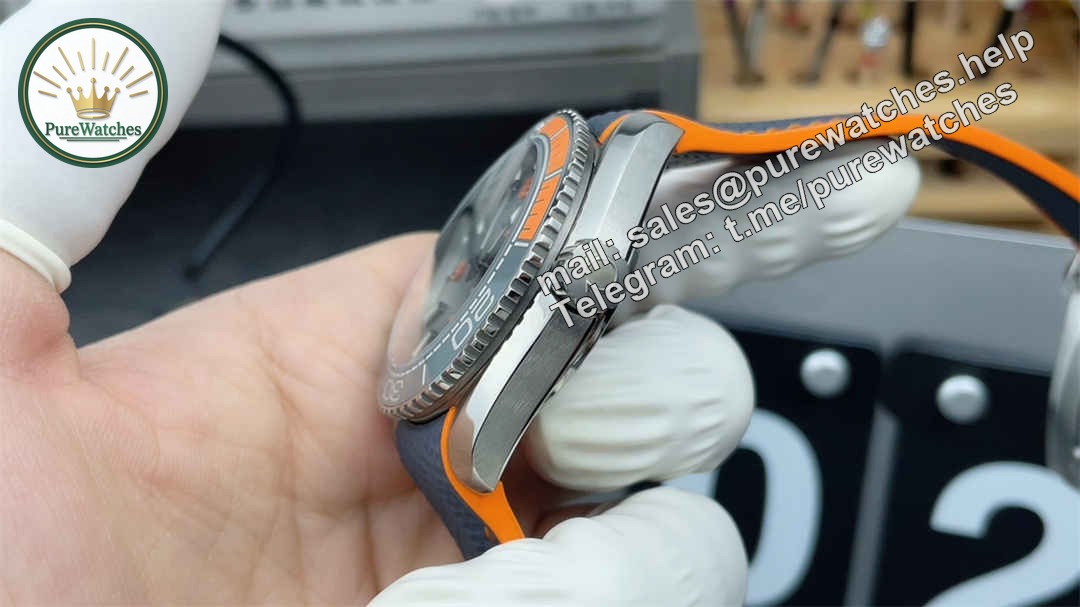VSF Seamaster 600M Grey Orange Replica – 43.5mm Titanium Diver Watch - Image 6