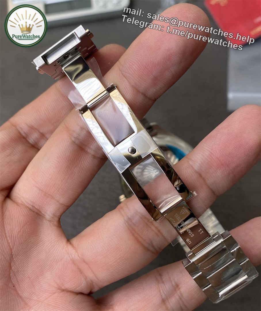 VSF Worldtimer Green Replica – Stainless Steel Aqua Terra Green Dial Watch - Image 6